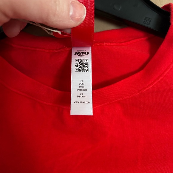 SKIMS Cotton Jersey Crewneck T-Shirt Ruby Red | Size XL | NWT - Picture 9 of 11